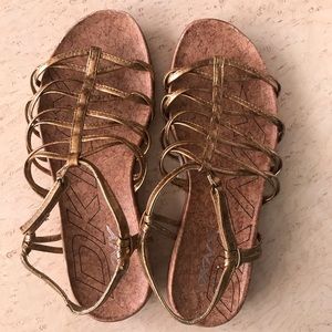 DKNY gold sandals size 7